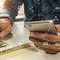 Smartphone und Notebook