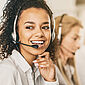 Frau mit Headset