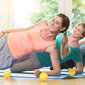 Zwei Frauen beim Fitness.