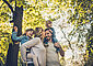 Familie im Wald