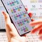 Ein Smartphone mit Kalender.